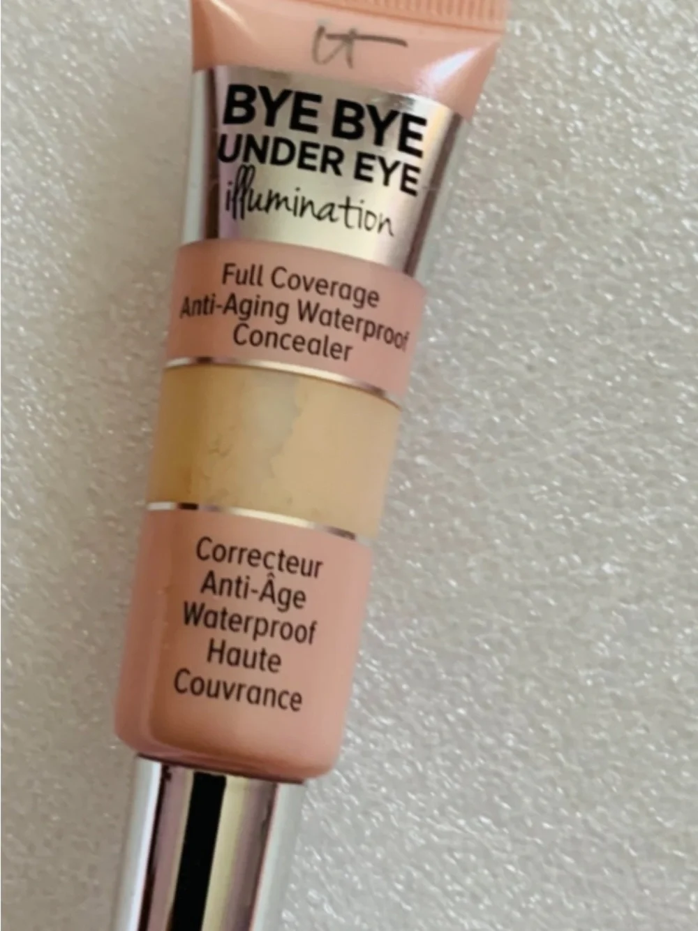it cosmetics Bye Bye Under Eye Illumination Concealer Shade 10. 5 Light
